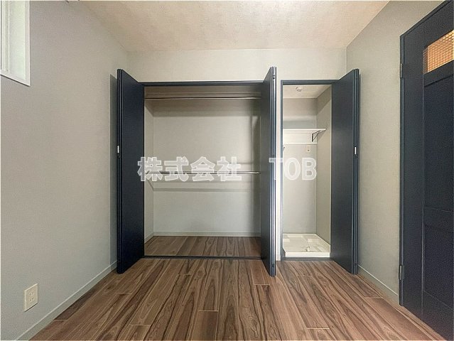 収納　B1　洋室9.8帖　収納