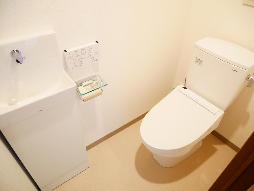 トイレ　※同物件の参考画像です。