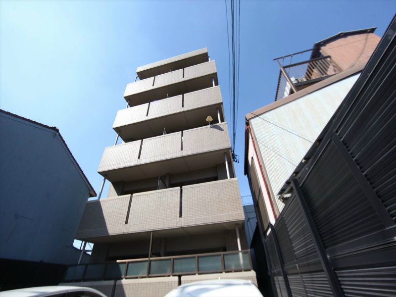 名古屋市守山区新守山のマンションの建物外観