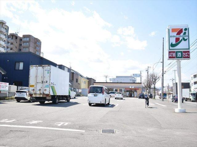 コンビニ　セブンイレブン（コンビニ）まで190m