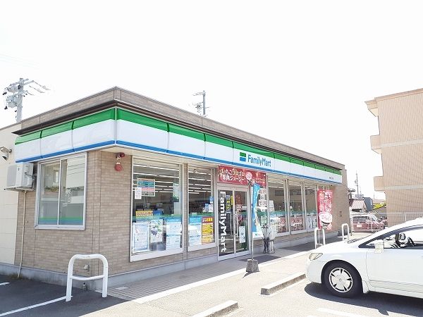 コンビニ　ファミリーマート鈴鹿白子町店（コンビニ）まで350m