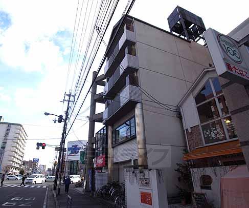 京都市右京区西院東貝川町のマンションの建物外観