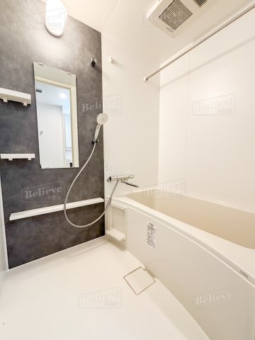 バス・シャワールーム　追い焚き・浴室乾燥機付きのお風呂です♪