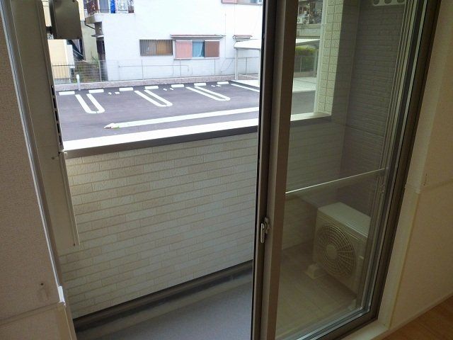 【八尾市南本町のアパートのバルコニー】