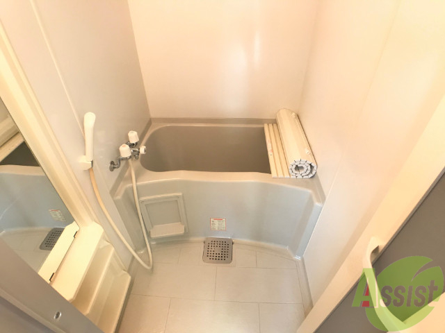 バス・シャワールーム　浴槽があるので、疲れた時はゆっくりと湯船につかりましょう。