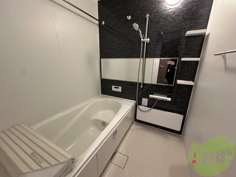 バス・シャワールーム　バスルームは追い焚きなど便利な機能が付いてます。