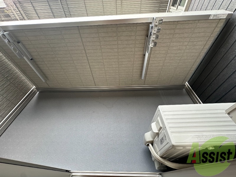 バルコニー　洗濯物を干すスペースもあるので晴れた日は外で干せますね。