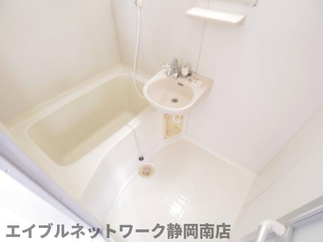 バス・シャワールーム　同イメージ反転
