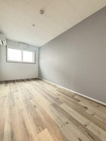 居室・リビング　防音室は防音床、防音壁、防音天井となっており、まさに楽器を演