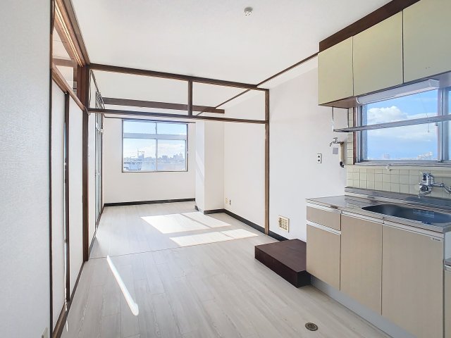 居室・リビング　掲載写真は同型モデルを掲載しており実際のお部屋と仕様等が異な