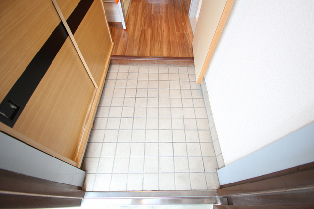 玄関　※他のお部屋の参考写真です。