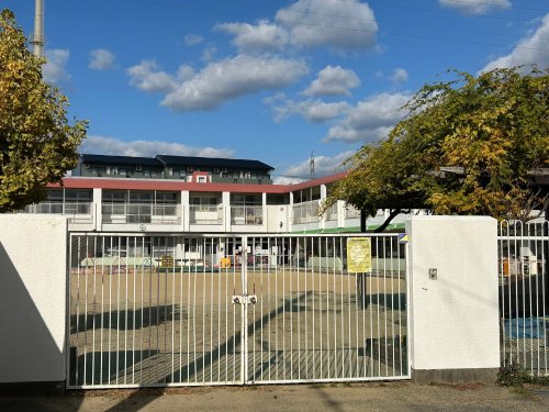 幼稚園・保育園　わかくさ保育所（幼稚園・保育園）まで529m
