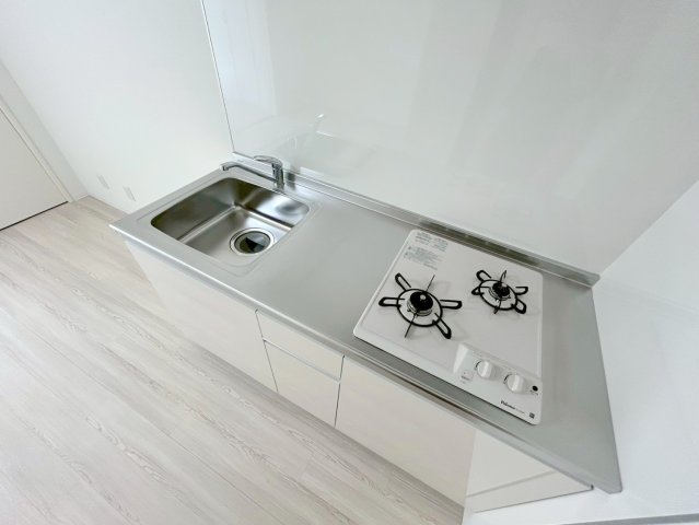 キッチン　スッキリとしたシンプルキッチン。