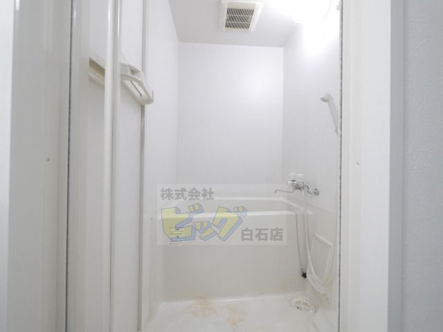 バス・シャワールーム　広々としたタイプのお風呂です♪