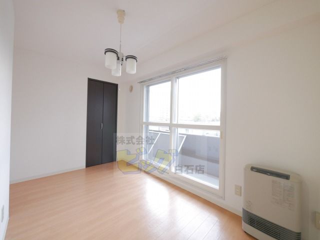 居室・リビング　フルリフォーム済みのお部屋です♪