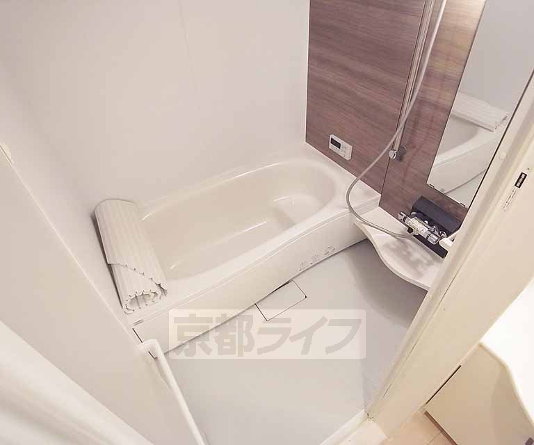 バス・シャワールーム　１坪タイプで広々ですよ