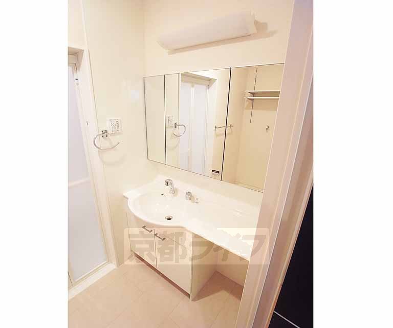 洗面設備　３面鏡シャンプードレッサー