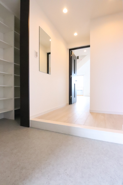 玄関　広々とした玄関スペースです。