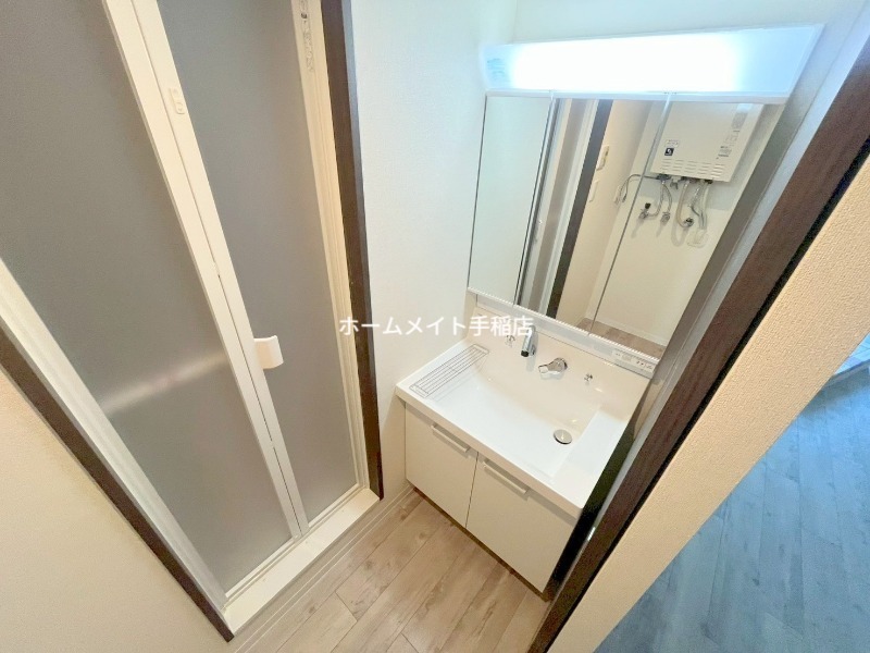 洗面設備　便利な洗面台付きでございます！