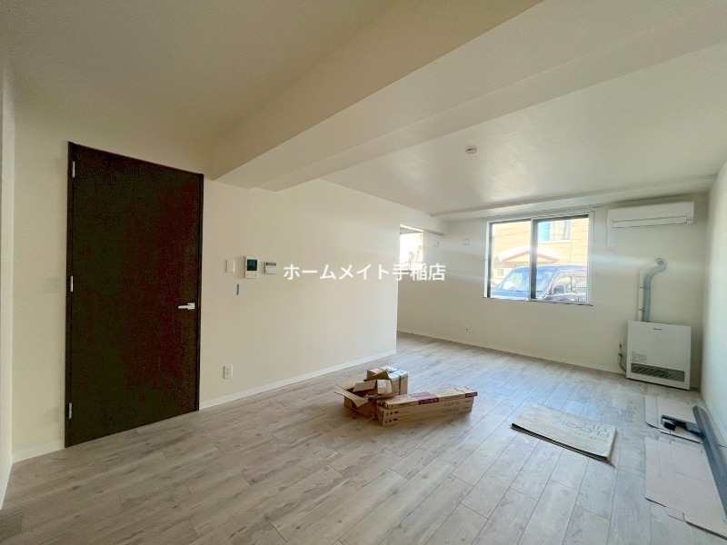 居室・リビング　広々リビングスペースございます！