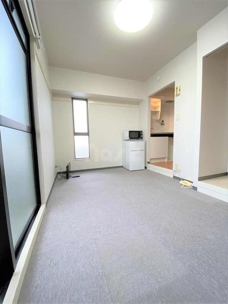 居室・リビング　タイルカーペット