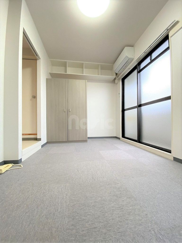 居室・リビング　タイルカーペット