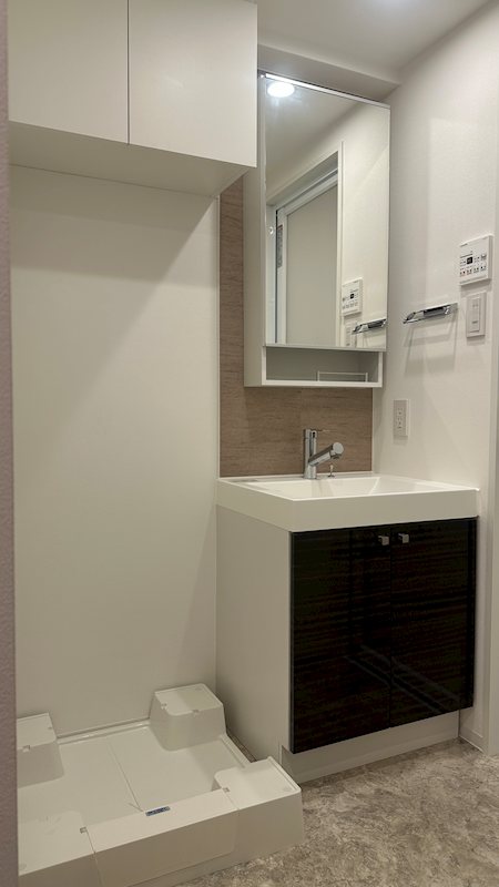 洗面設備　ゆったりとスペースのある洗面所