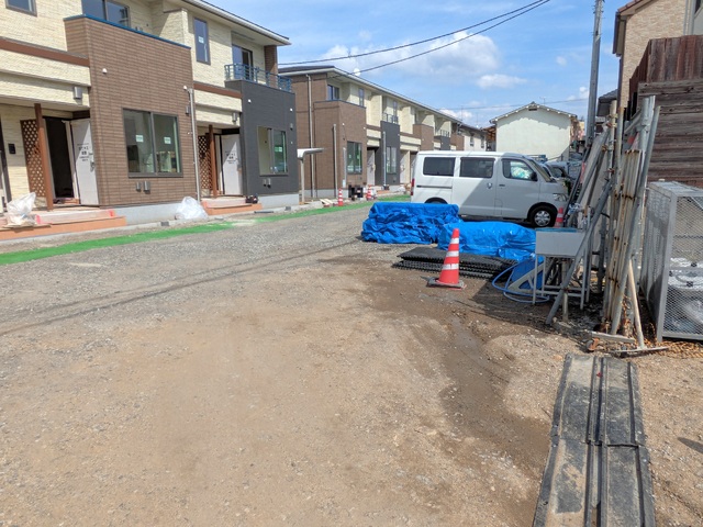 駐車場　建築中