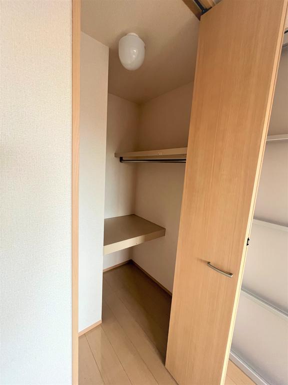 収納　洋室6帖にあるウォークインクローゼット