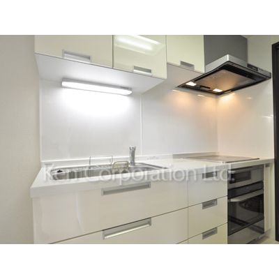 キッチン　同タイプ4階のお部屋を撮影。仕様が異なることがあります。