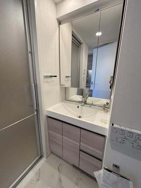 収納　洋室ドレスクローゼット（可動式収納棚）