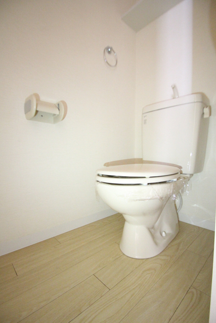 トイレ　※別室の参考写真の為、現況優先です。