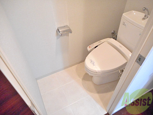 トイレ　トイレは温水洗浄便座付き。おのすっきり感がいいですね。