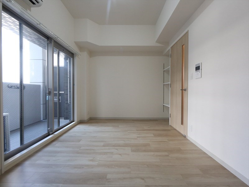 その他部屋・スペース　洋室8帖　クローゼット付　エアコン完備　バルコニー