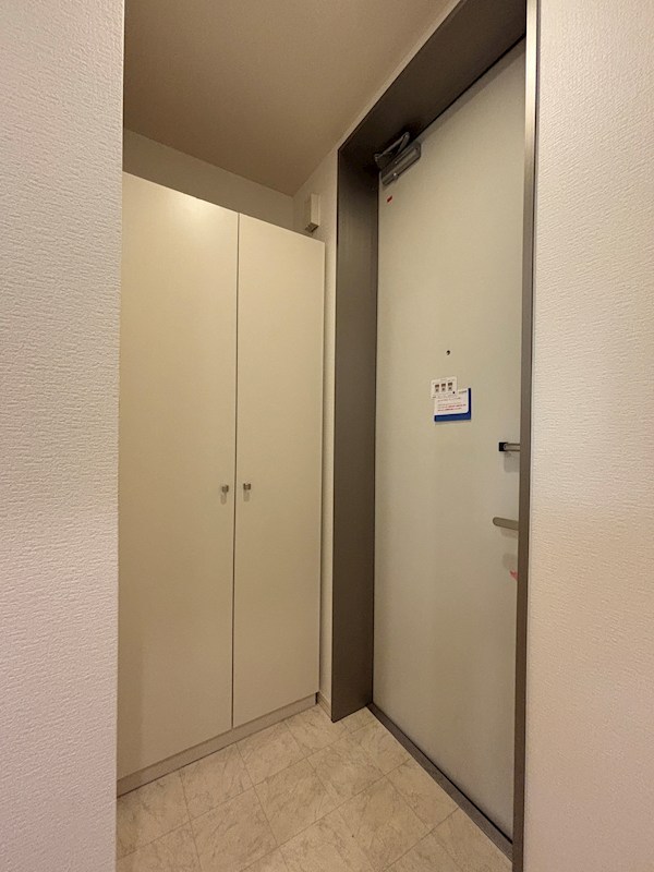 ネオメゾン東灘の玄関写真