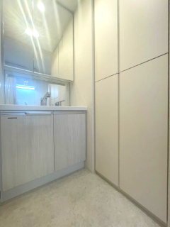 洗面設備　独立洗面台で身支度をすべて済ませてしまいましょう