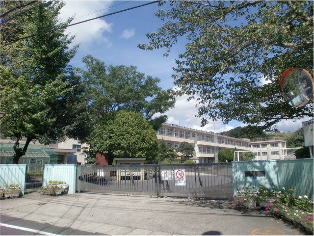 小学校　伊敷小学校（小学校）まで487m