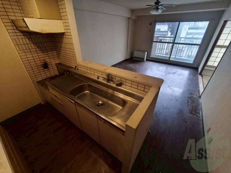 キッチン　調理スペースも広々しておりお料理しやすそうです！