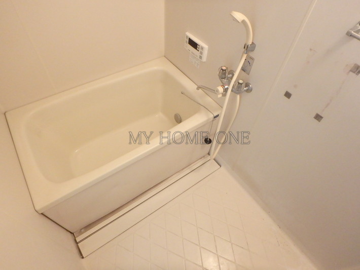 バス・シャワールーム　追い焚き付浴室