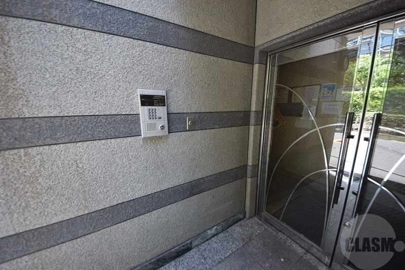 エントランス　高級感のあるエントランス、オートロック付きで安心