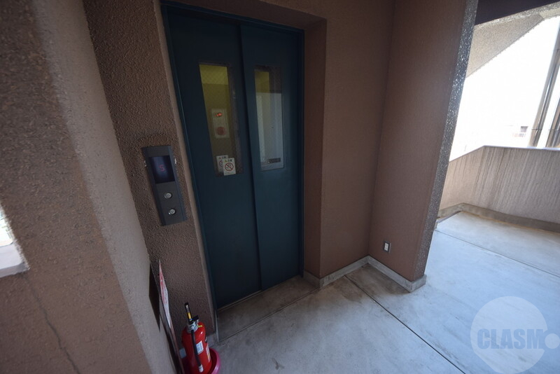 その他共有部分　エレベーター付きで、重たい買い物時も安心です