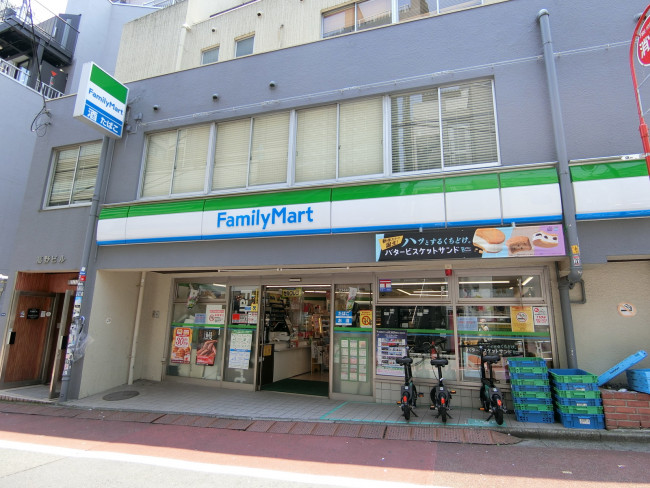 コンビニ　ファミリーマート 渋谷神南北谷公園前店（コンビニ）まで613m