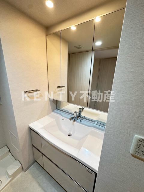 洗面設備　スペースが確保できる洗面所です