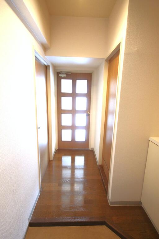 玄関　※別のお部屋の写真です。