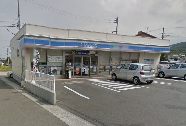 コンビニ　ローソン 南足柄飯沢店（コンビニ）まで428m