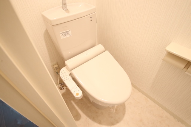 トイレ　※別室の参考写真の為、現況優先です。