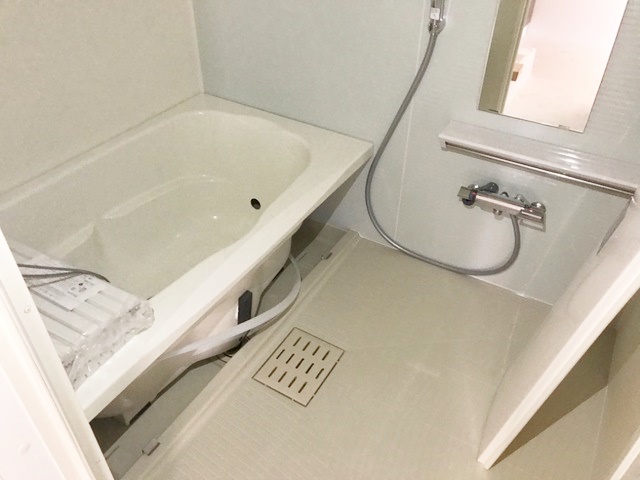 バス・シャワールーム　雨の日でも安心の浴室乾燥機付きです♪