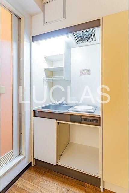 キッチン　コンパクトながらも利便性は良好♪収納付！