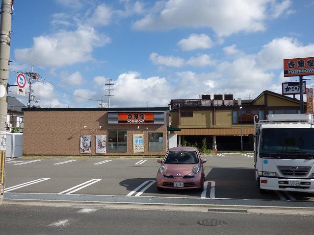 飲食店　吉野家（飲食店）まで407m