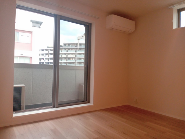 居室・リビング　★２面窓のあるリビング★